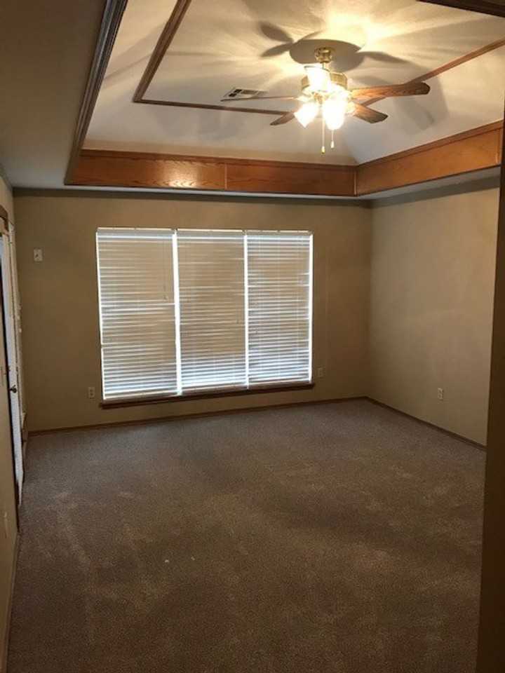 513 Laws Dr - Photo 6 of 14