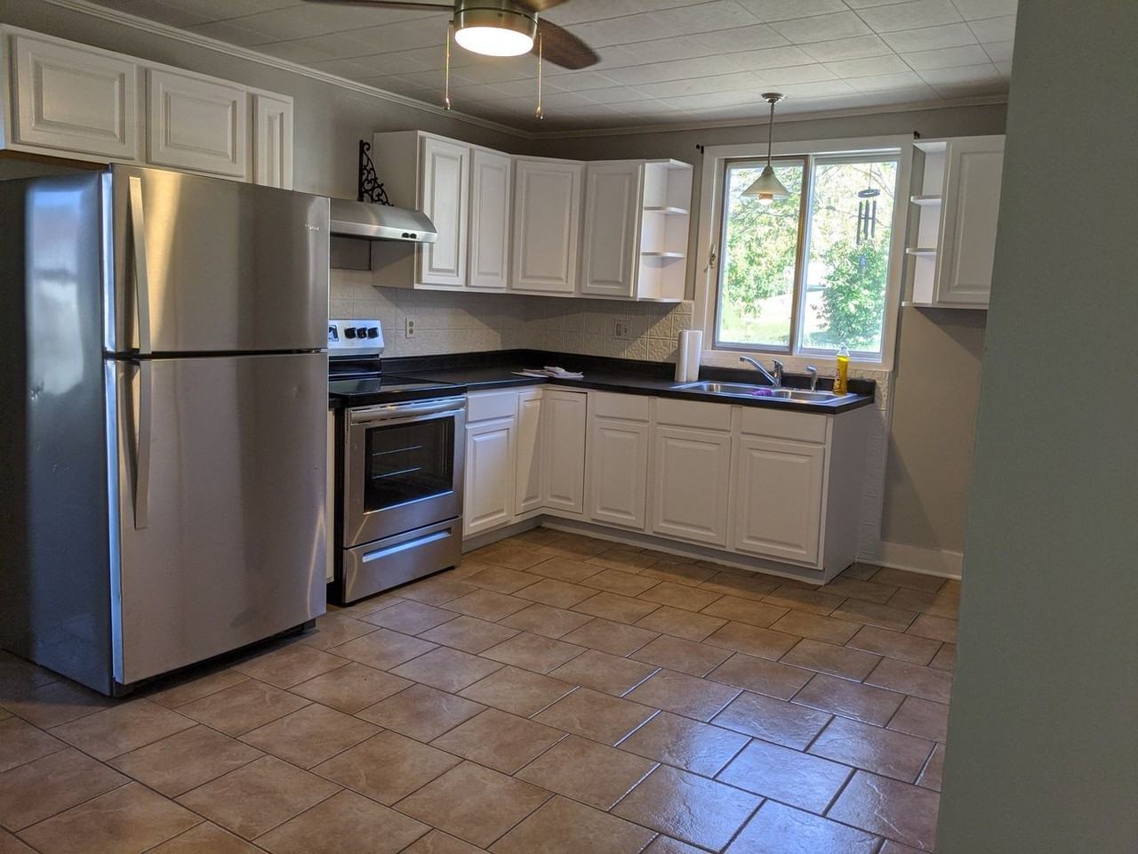 401 S Michigan St - Photo 3 of 11