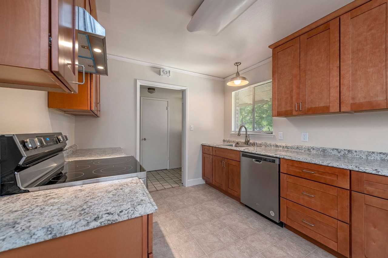4517 Catalina Dr - Photo 3 of 15