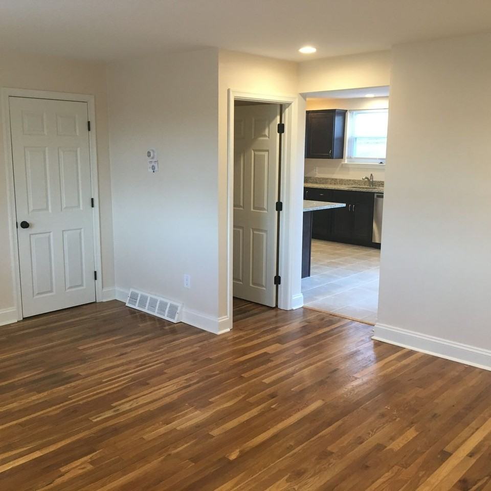 438 W Chestnut St - Photo 3 of 24