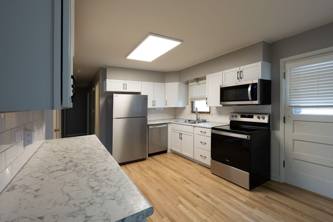 3105 S 48th St - Photo 3 of 18