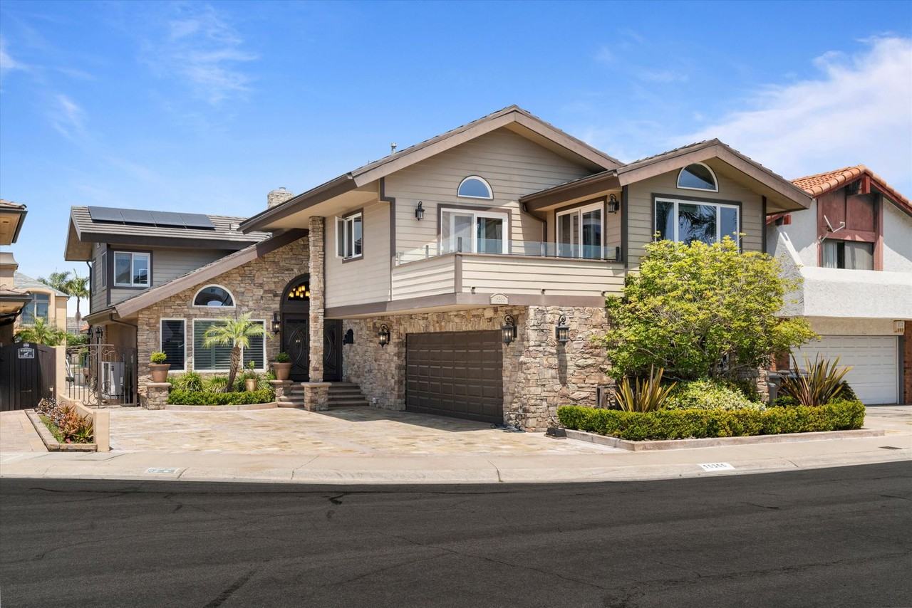 16366 Maruffa Cir - Photo 2 of 50