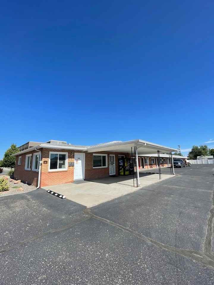 Clean, updated unit with utilities included - Photo 7 of 7