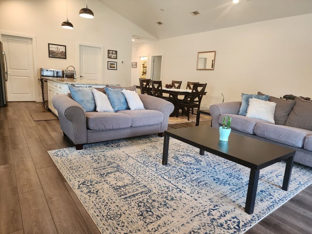 1829 N 8th Ave - Photo 7 of 25