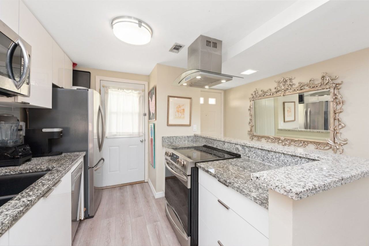 1021 3rd St S #102 - Photo 4 of 15