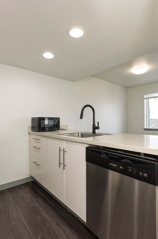 Seattle View Apartments - Photo 4 of 19