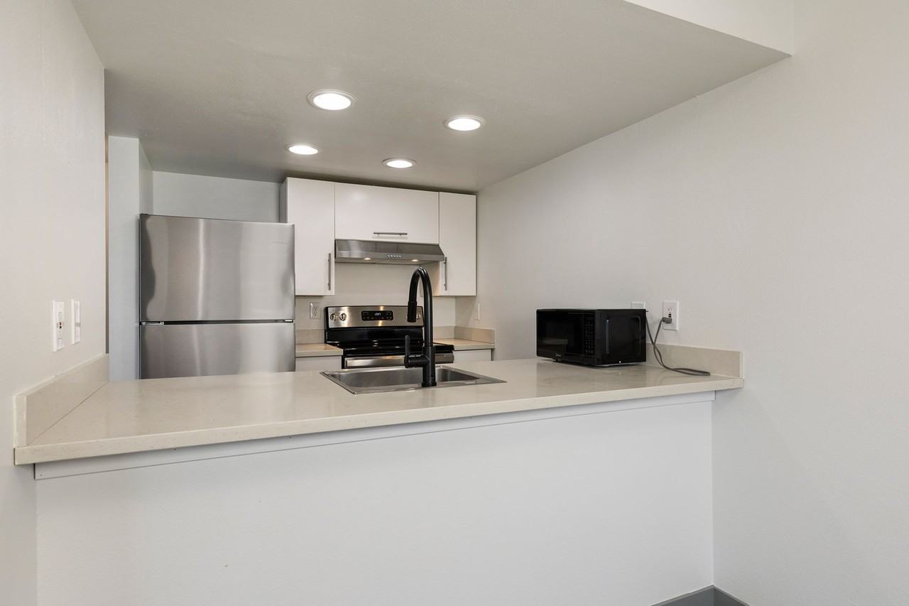 Seattle View Apartments - Photo 5 of 19