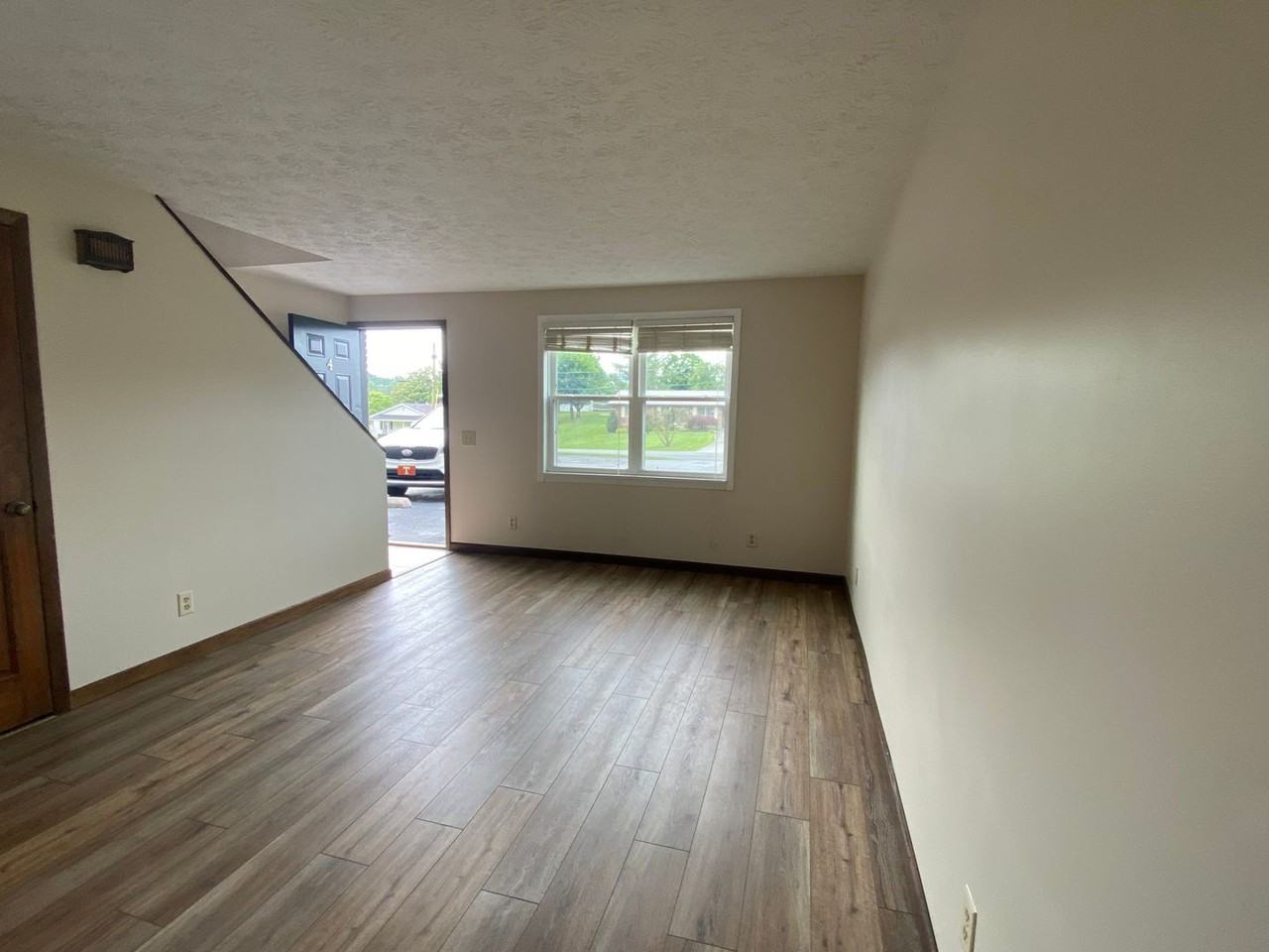 406 W Main Blvd - Photo 3 of 19