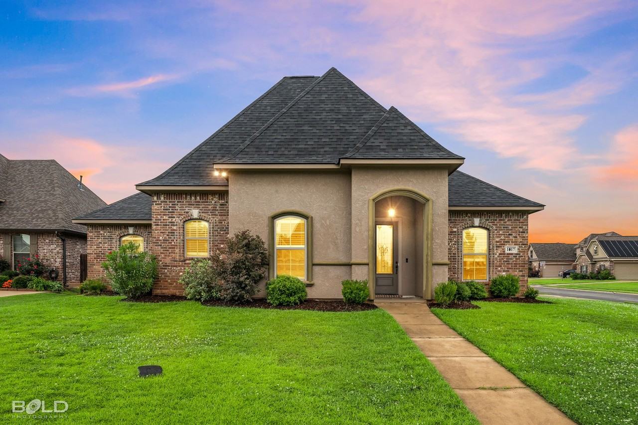 1017 Green Wood Cir - Photo 2 of 35