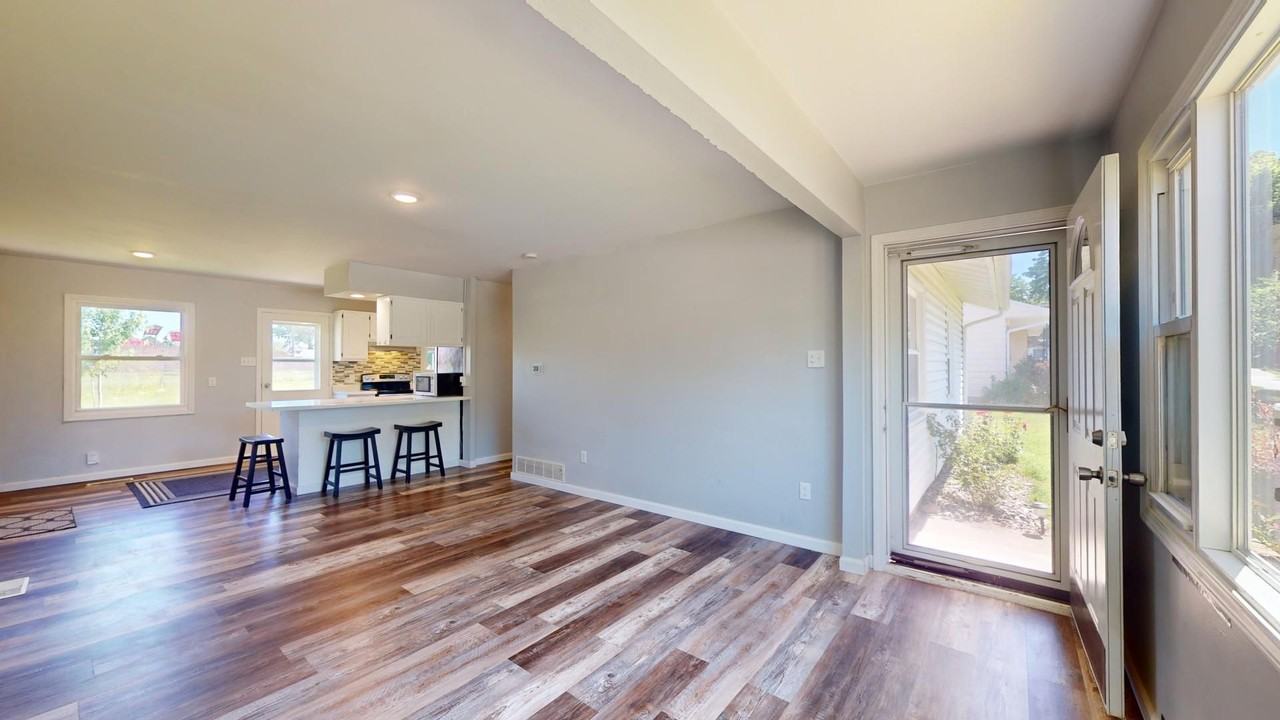 221 17th St - Photo 2 of 17