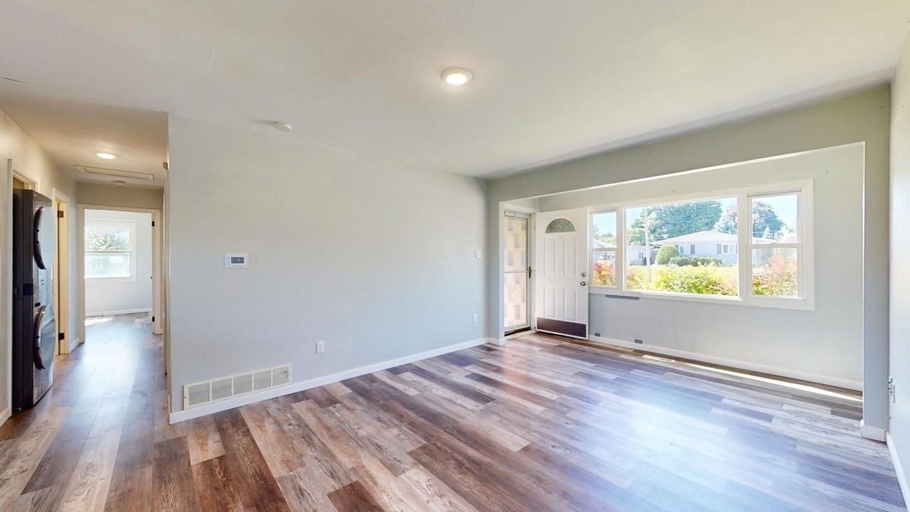 221 17th St - Photo 4 of 17