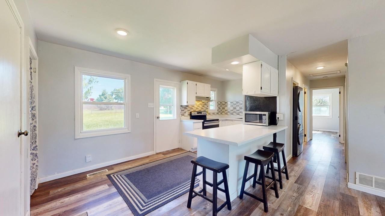 221 17th St - Photo 5 of 17