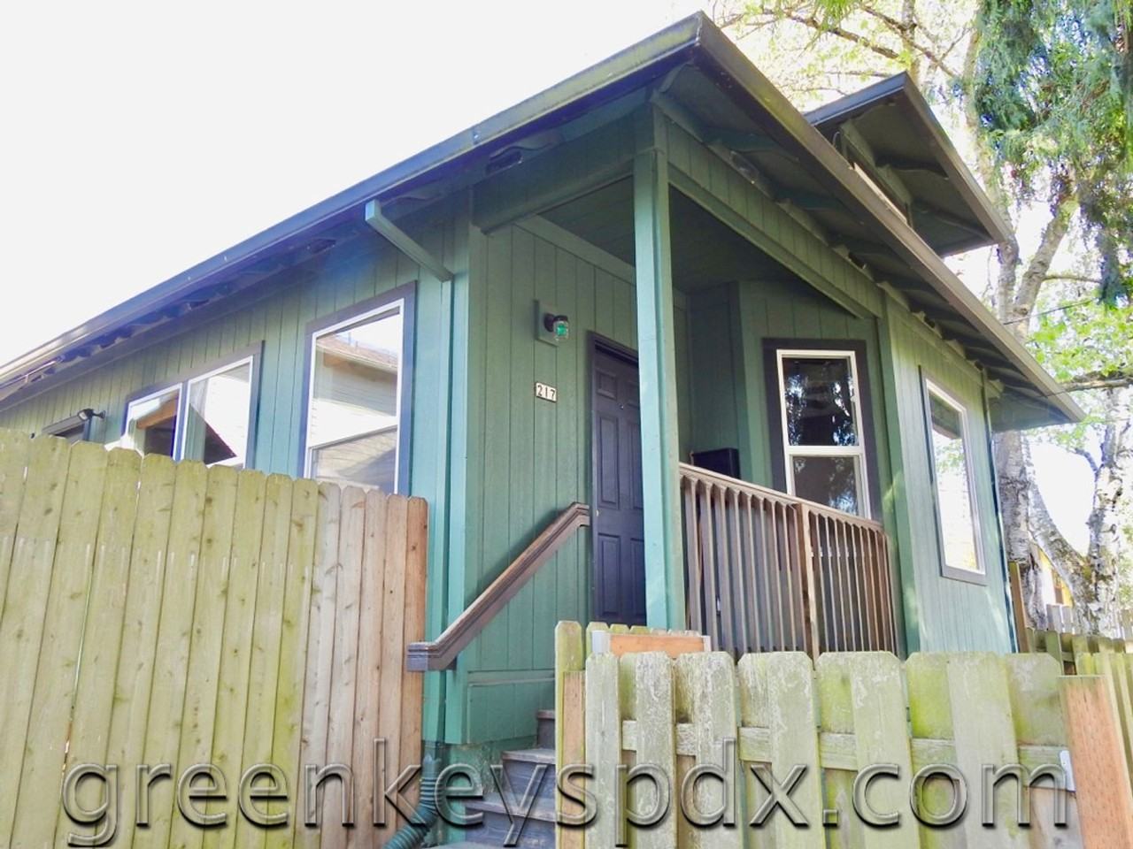 217 Ne Skidmore St - Photo 2 of 15