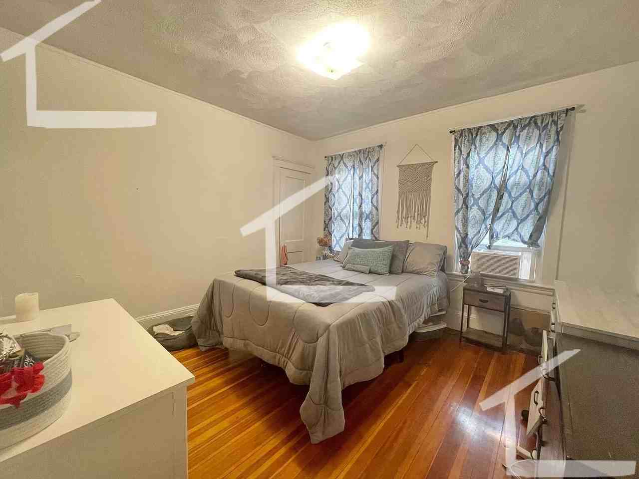 509 Washington St - Photo 2 of 15