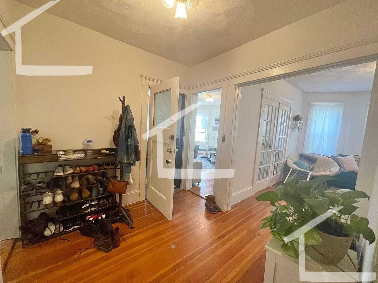 509 Washington St - Photo 3 of 15