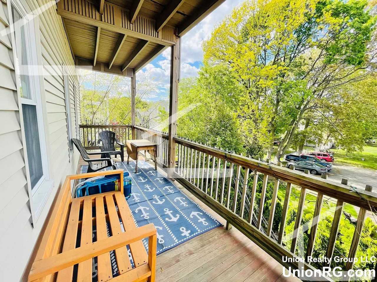 509 Washington St - Photo 4 of 15