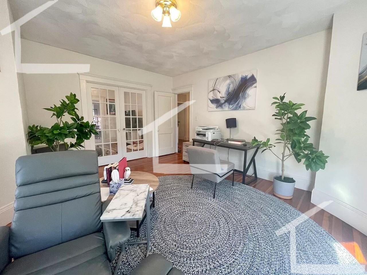 509 Washington St - Photo 5 of 15