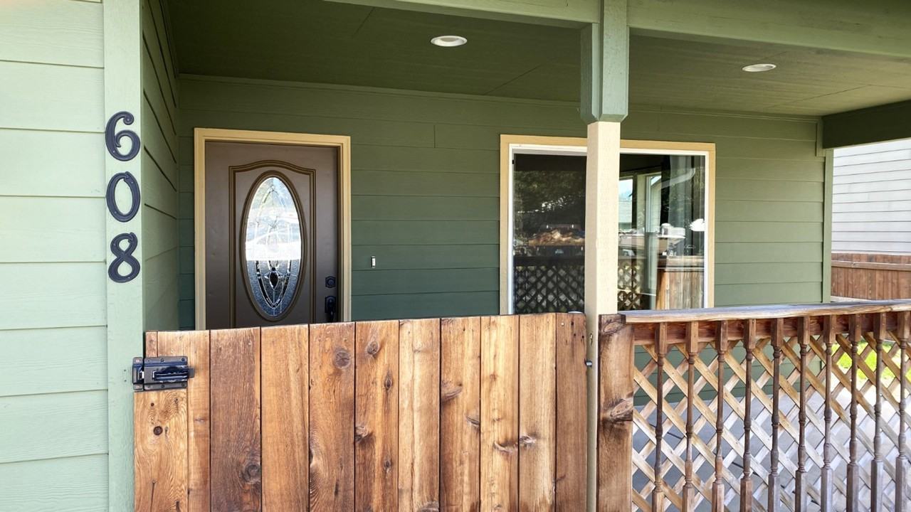 608 4th Ave - Photo 2 of 24