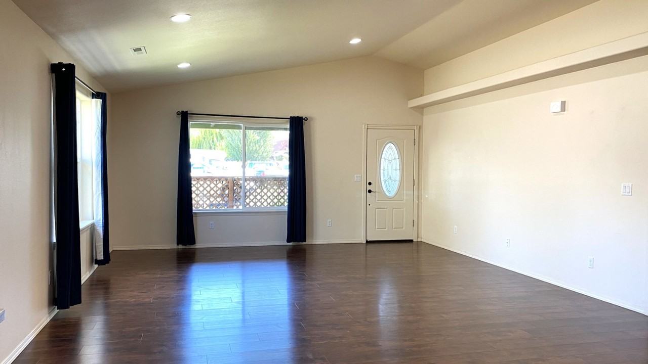 608 4th Ave - Photo 3 of 24