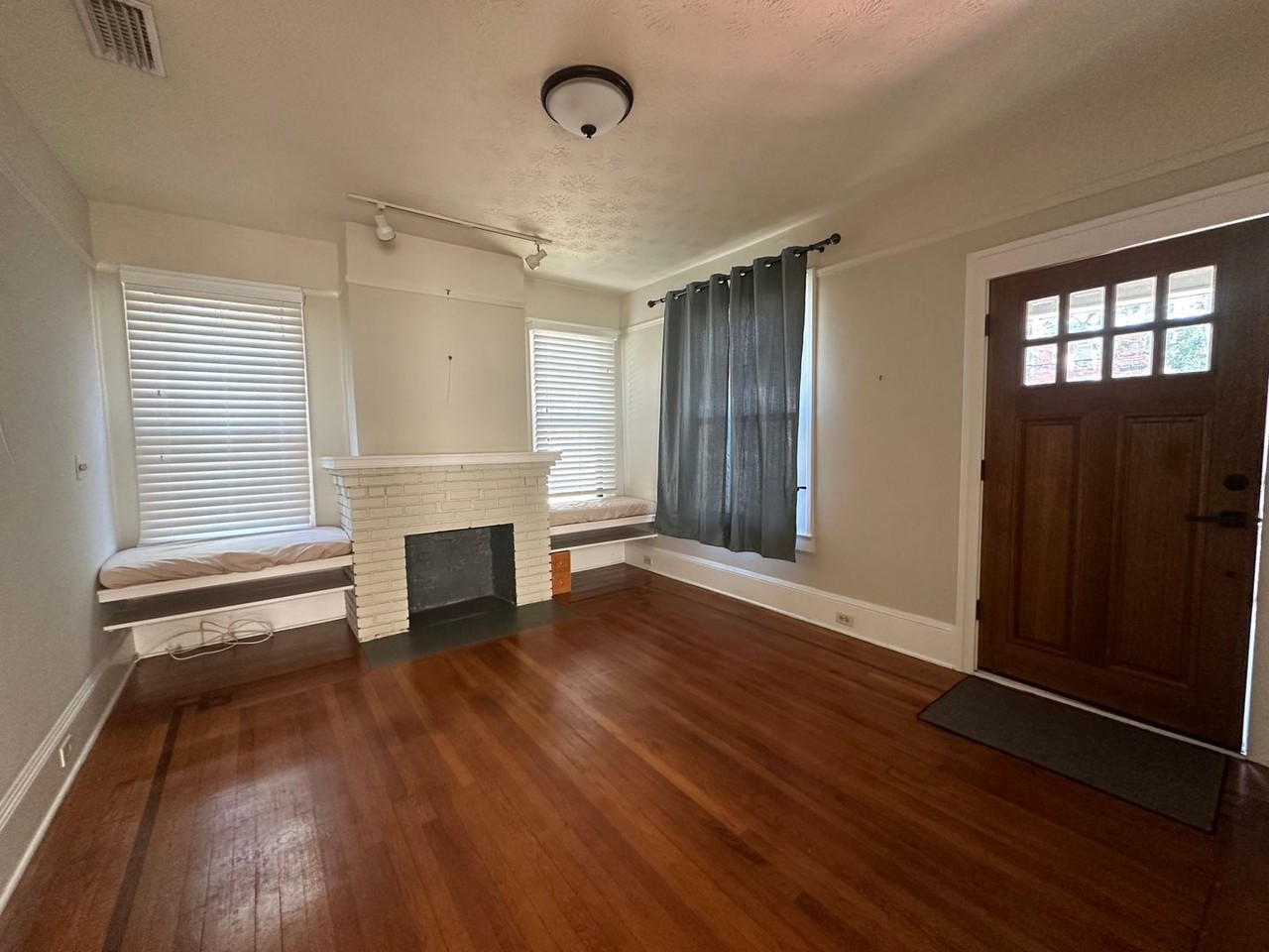 1124 Lasalle St - Photo 3 of 27