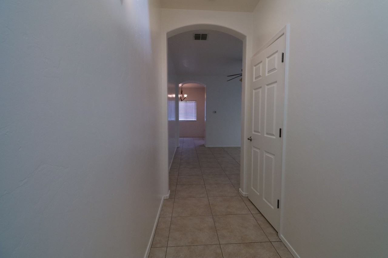1696 W Blue Horizon St - Photo 4 of 19