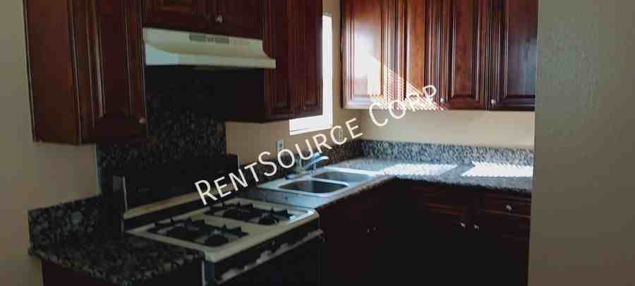 16735 Union St - Photo 3 of 9
