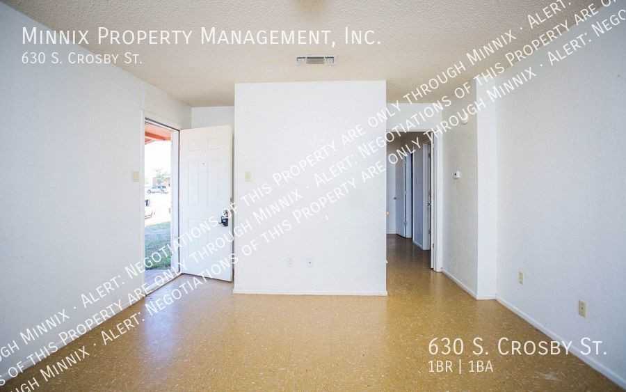 630 S Crosby St - Photo 3 of 11