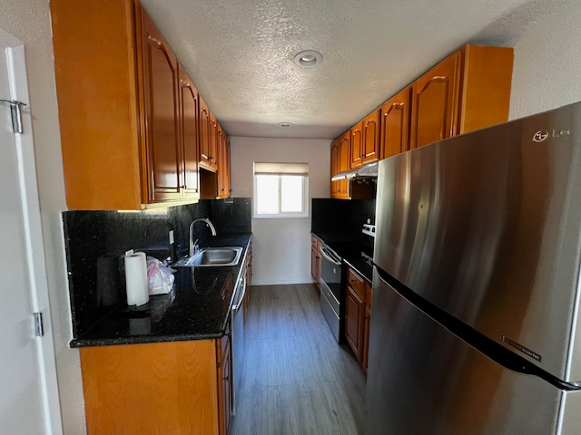 1633 Michael Dr - Photo 2 of 11