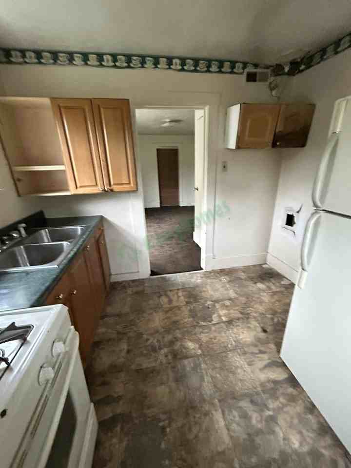 1708 Center Street - Photo 2 of 11