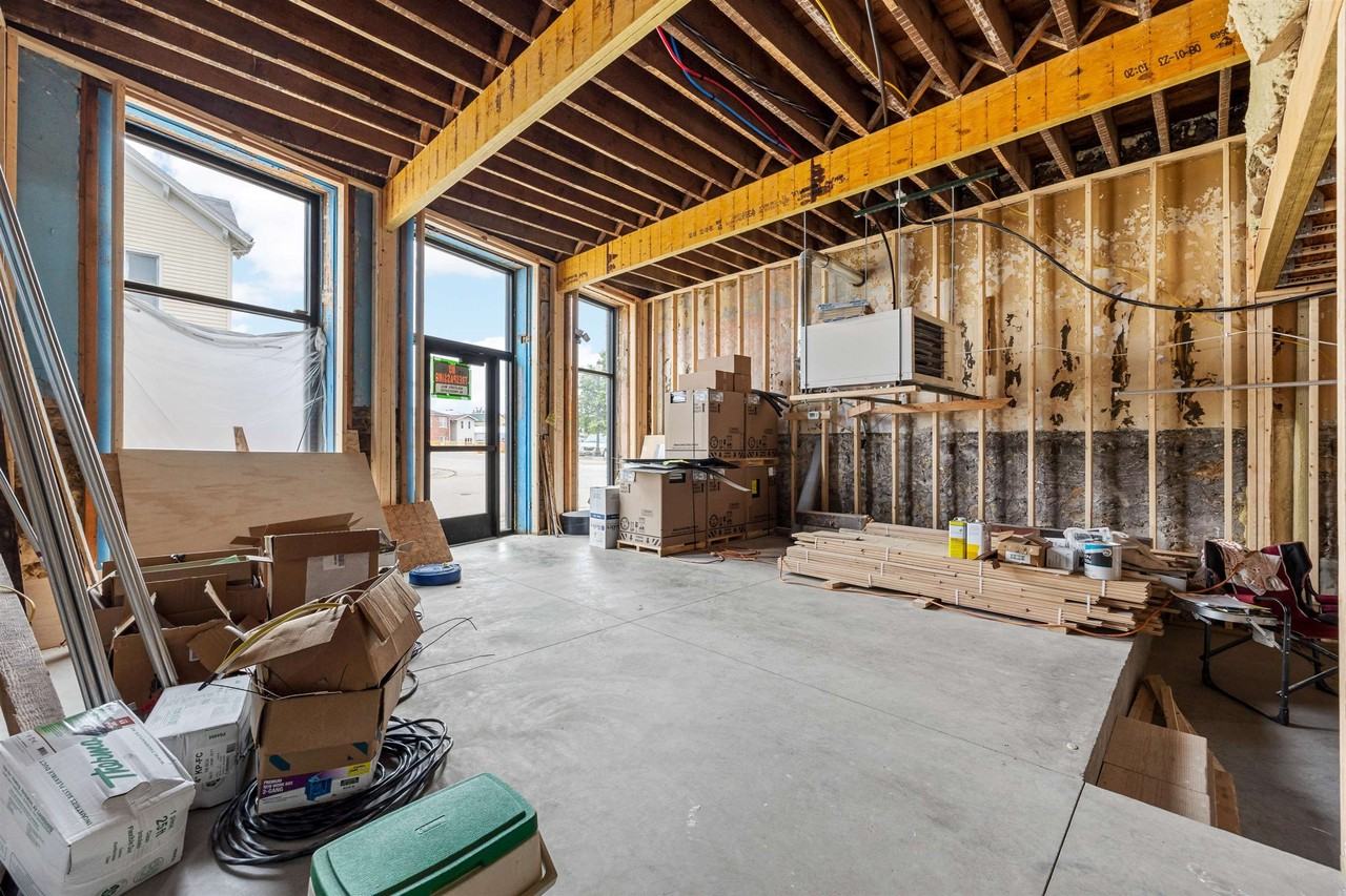 201 2nd Ave Sw - Photo 3 of 12