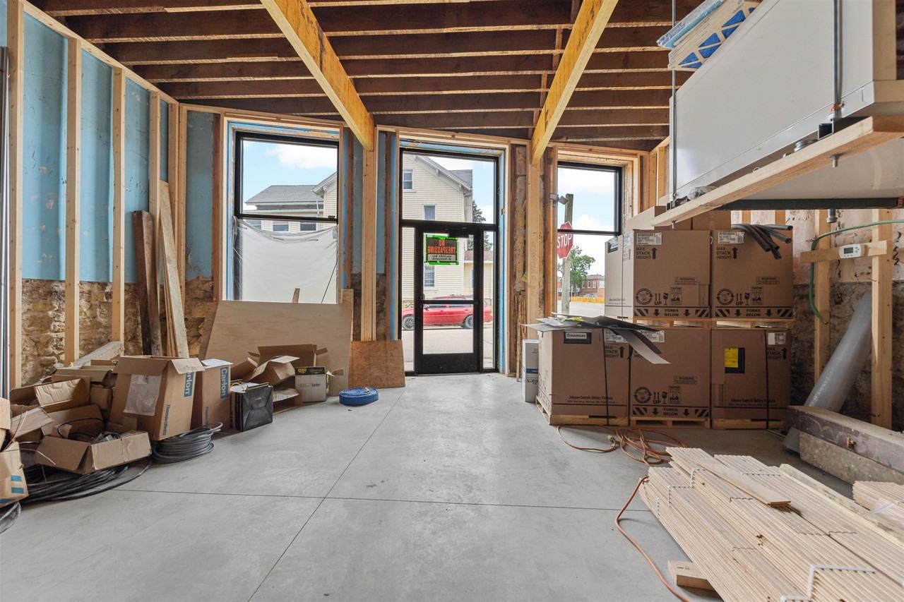 201 2nd Ave Sw - Photo 4 of 12