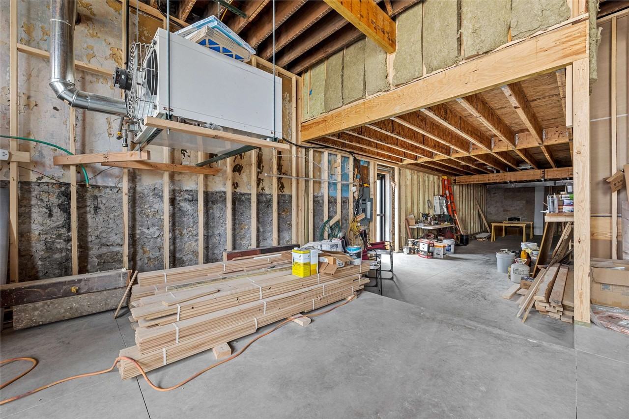 201 2nd Ave Sw - Photo 6 of 12