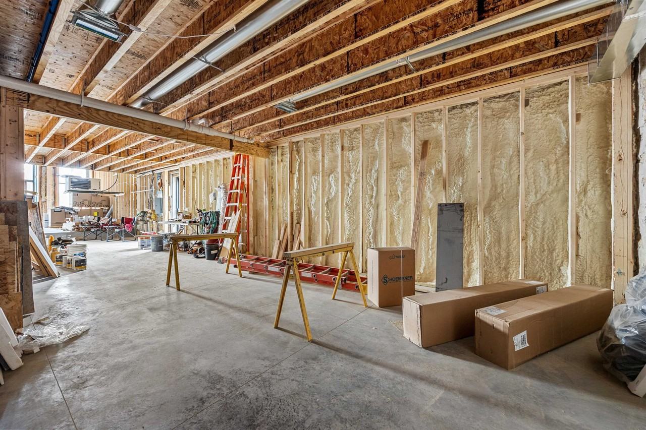 201 2nd Ave Sw - Photo 7 of 12