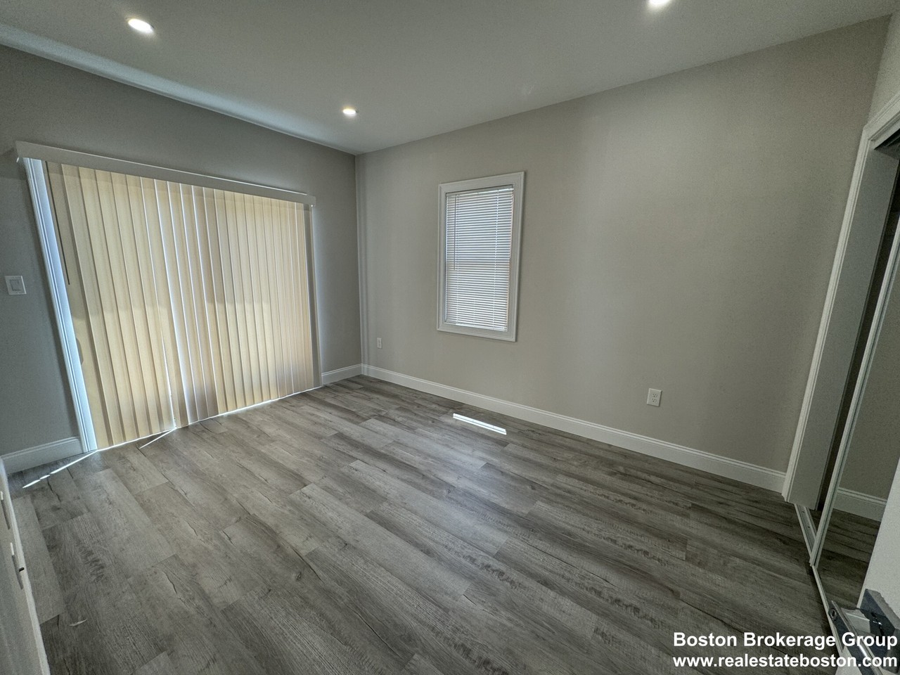 167 Sydney St - Photo 4 of 19