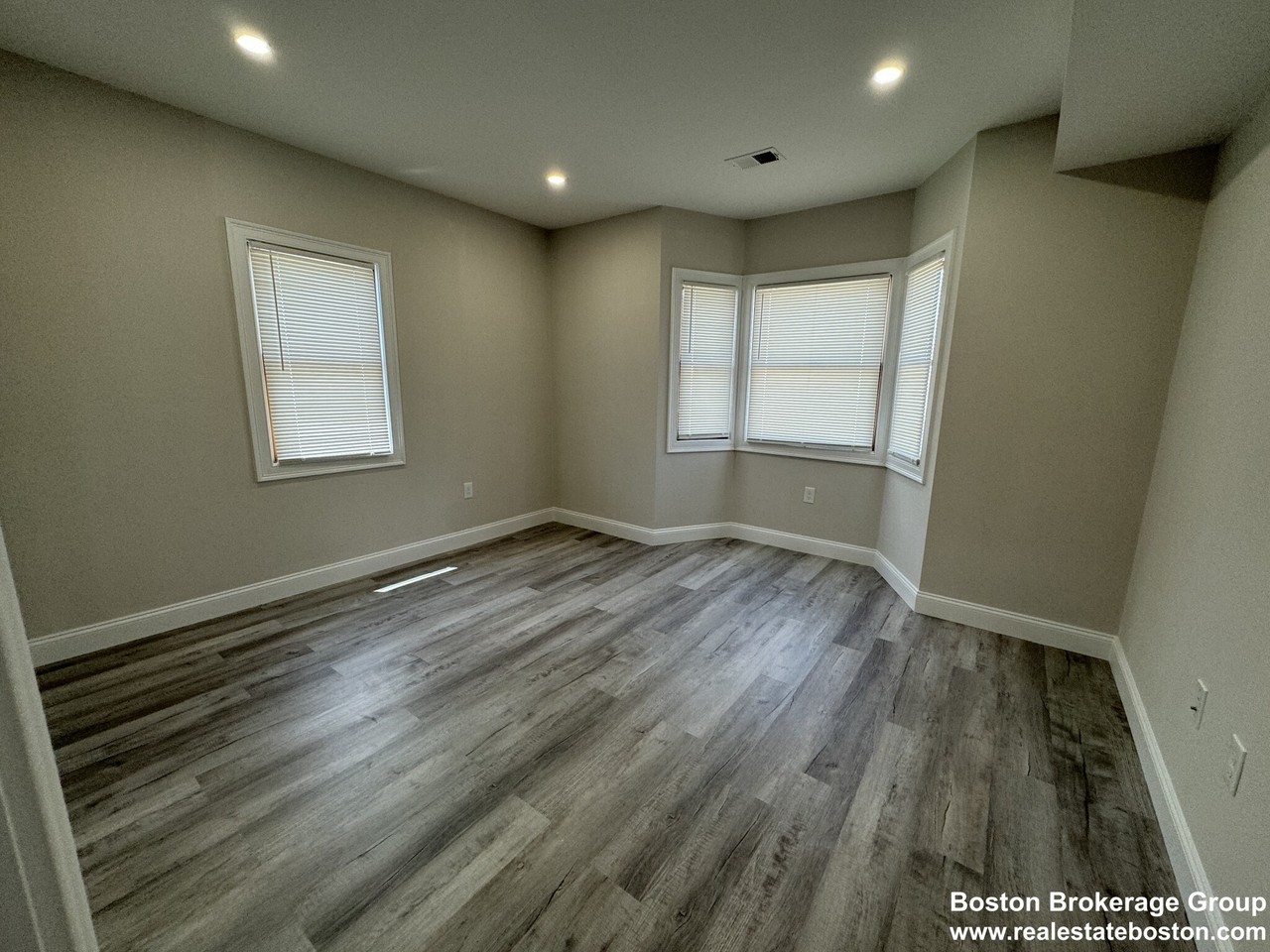 167 Sydney St - Photo 5 of 19