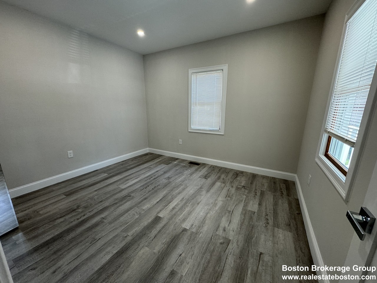 167 Sydney St - Photo 6 of 19