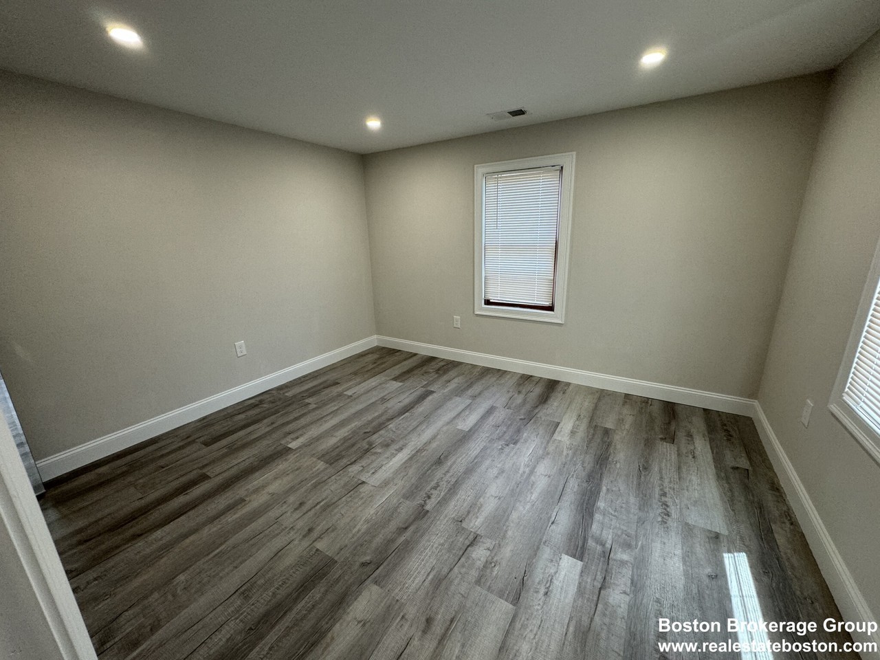 167 Sydney St - Photo 7 of 19