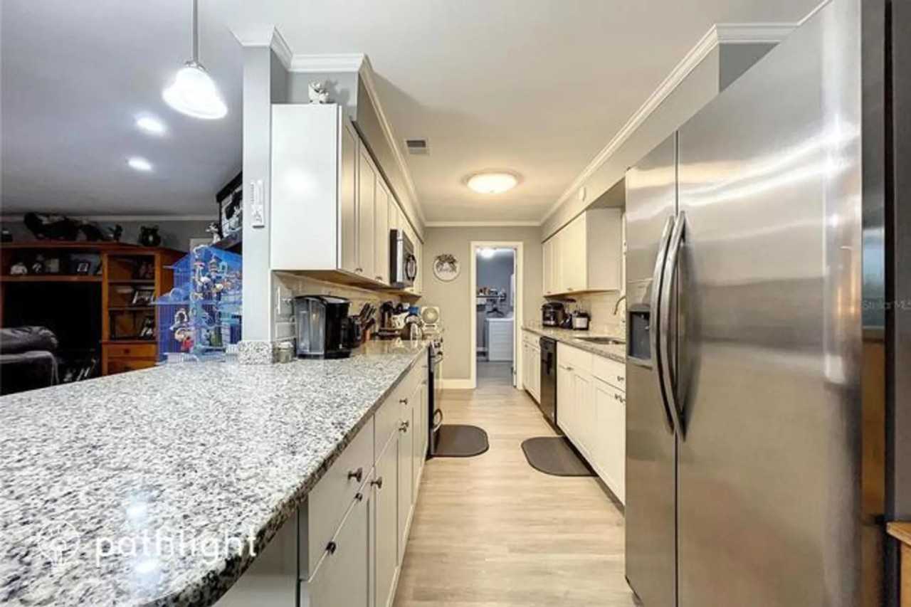 975 S Lakeview Ave - Photo 2 of 17