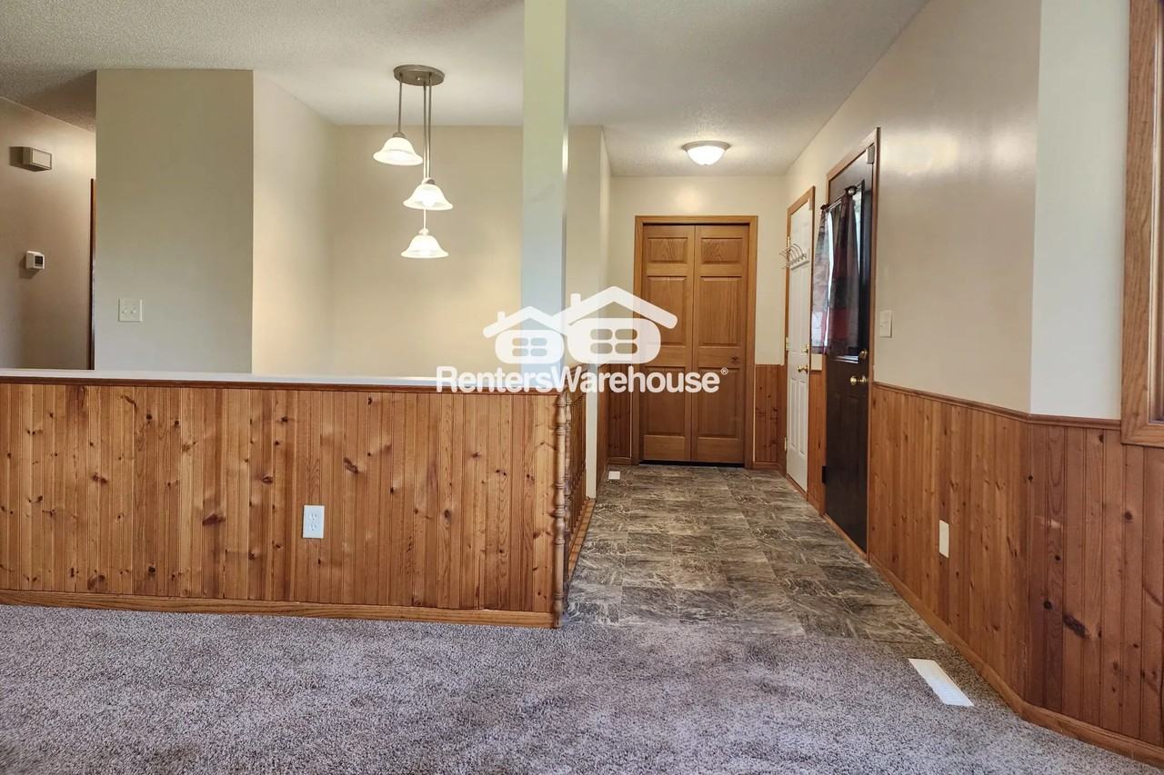 810 11th St Sw - Photo 2 of 5