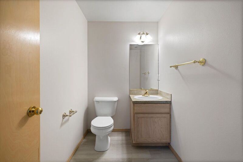 423 Columbia Point Dr - Photo 4 of 26