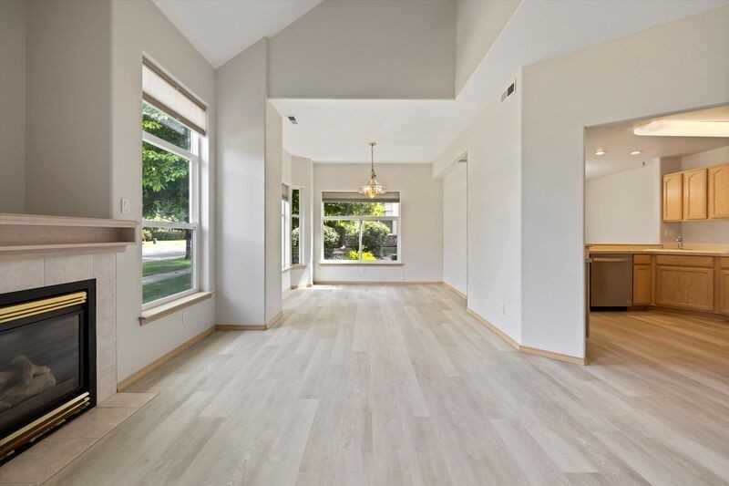 423 Columbia Point Dr - Photo 5 of 26