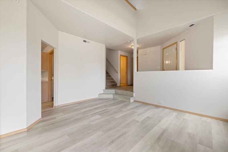 423 Columbia Point Dr - Photo 7 of 26