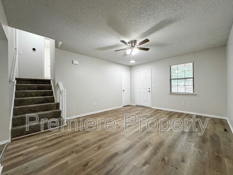 124 Sw Chicago St - Photo 3 of 13