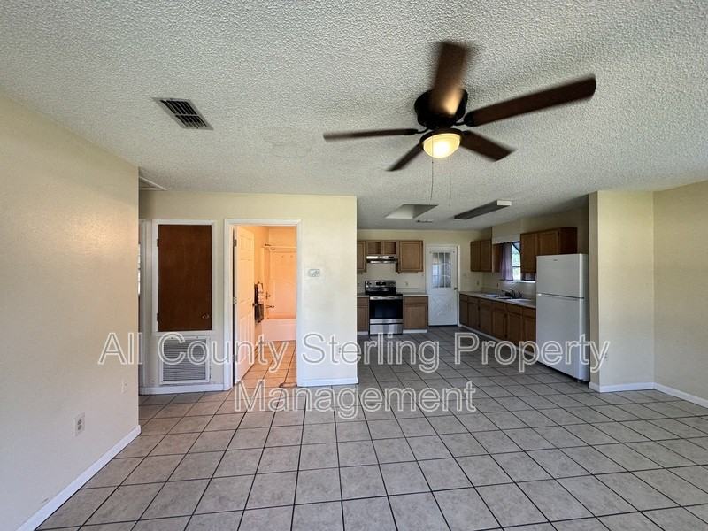 159 Sw Elizabeth Ct - Photo 3 of 17