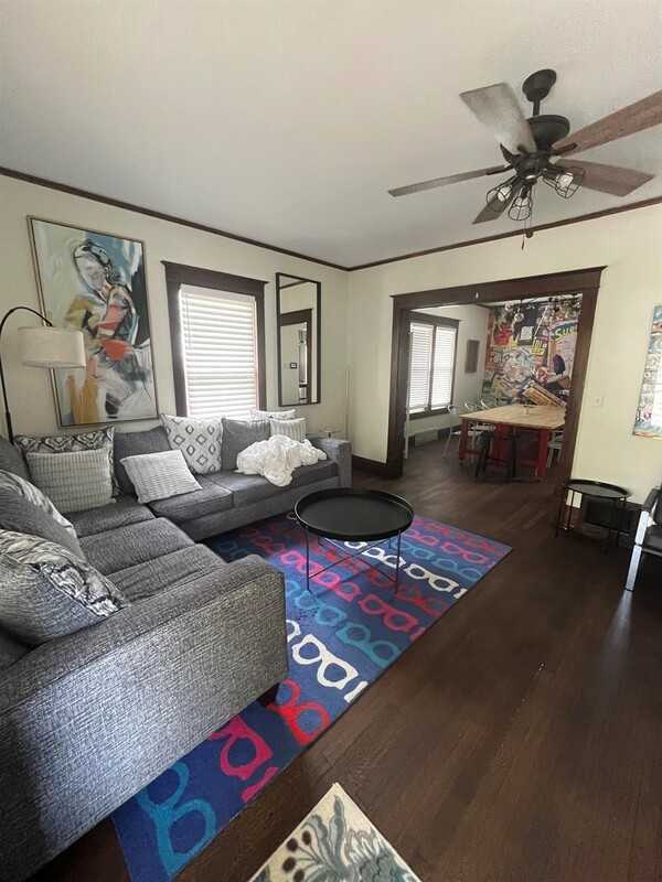 4525 Parker St - Photo 3 of 32