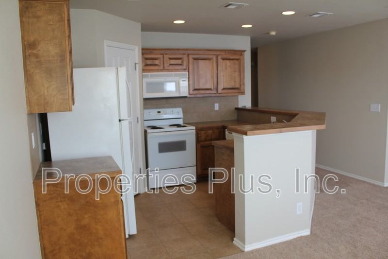 919 Clearwater Cir - Photo 2 of 15