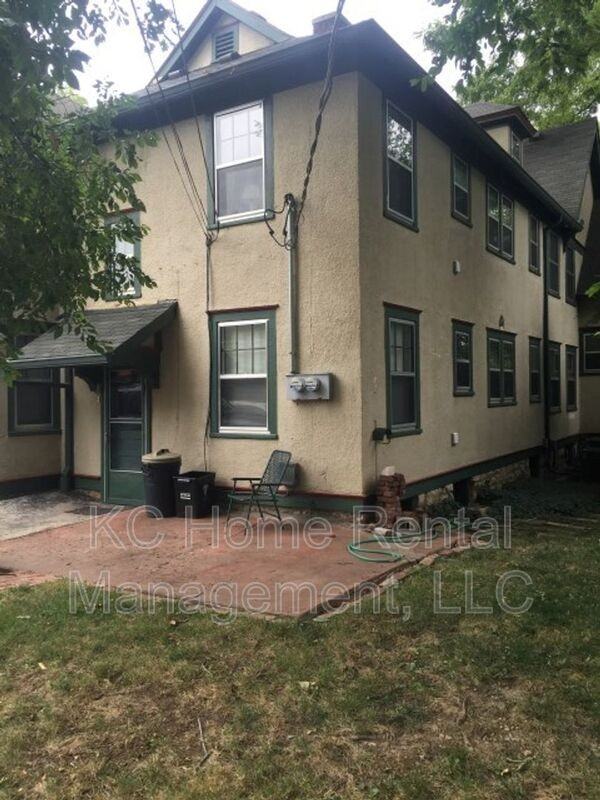 3725 Locust St - Photo 3 of 35