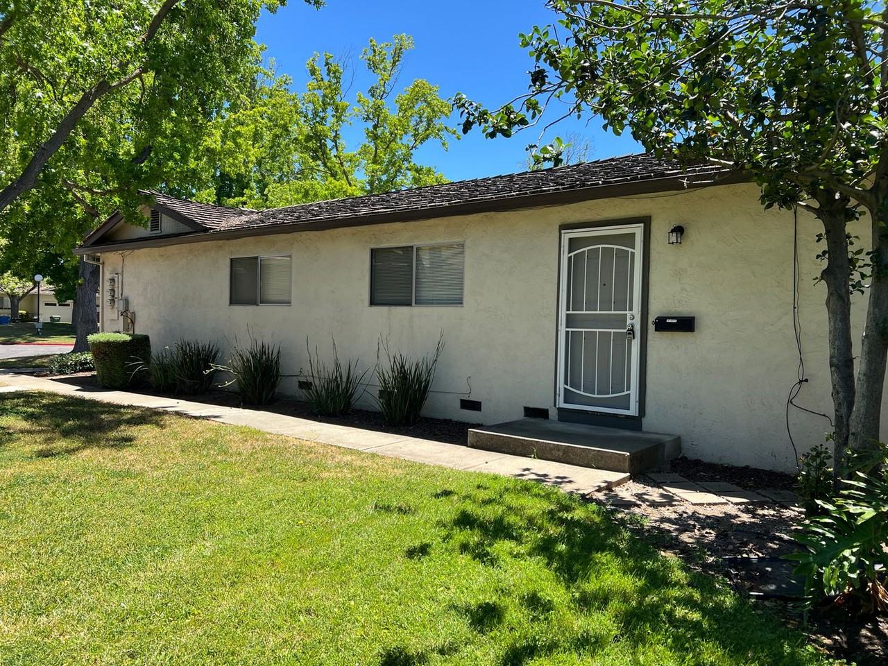 56-0402 - Photo 2 of 15