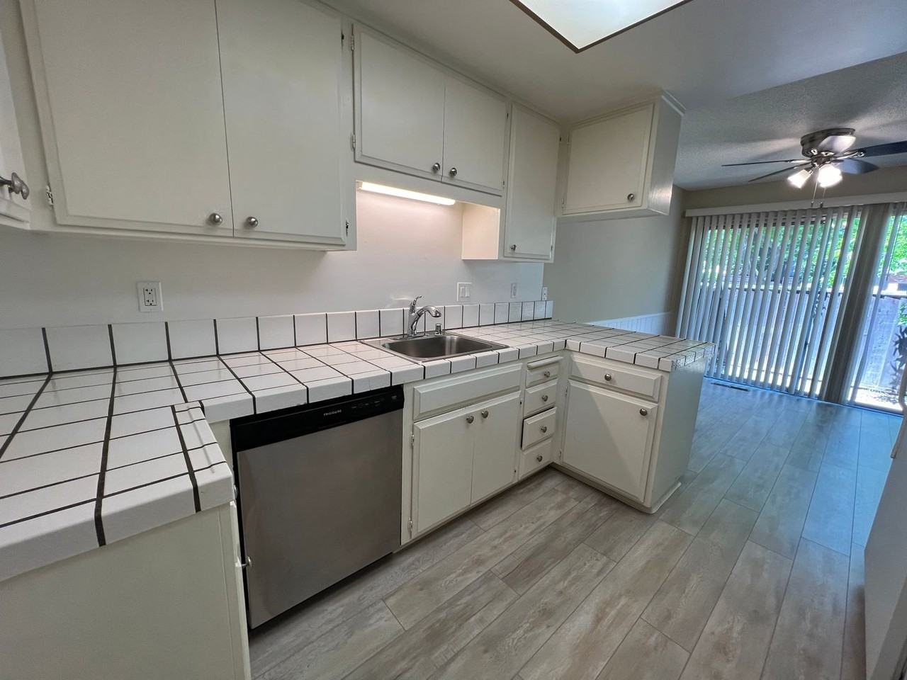 56-0402 - Photo 3 of 15