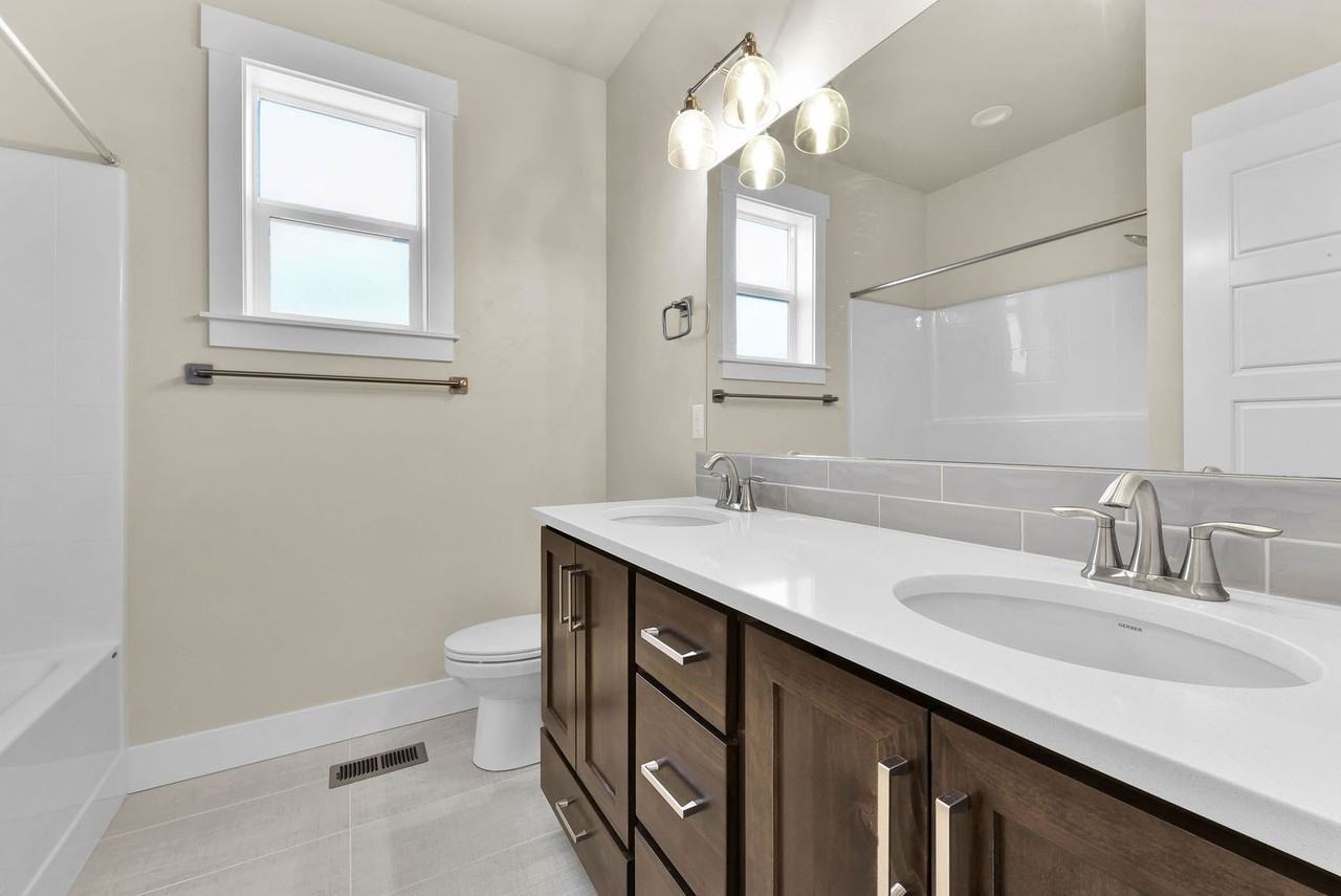 1393 W Capstone Dr - Photo 3 of 32